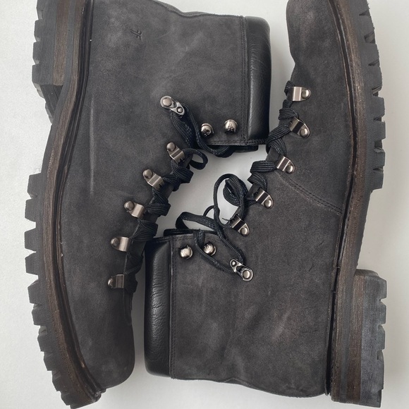 Hiking boots - Picture 3 of 6